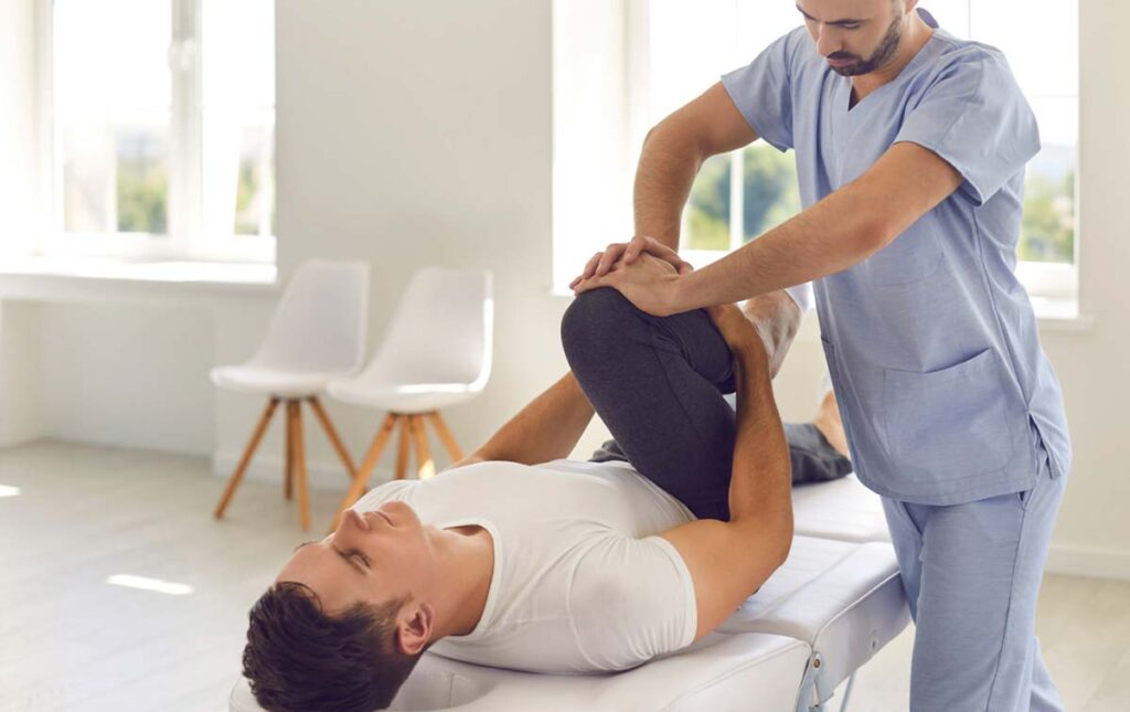 man getting physical therapy on knee